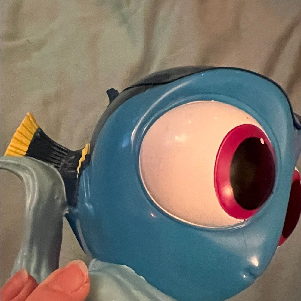 Disney Pixar Finding Dory Mug with Flip Lid - Picture 5 of 7